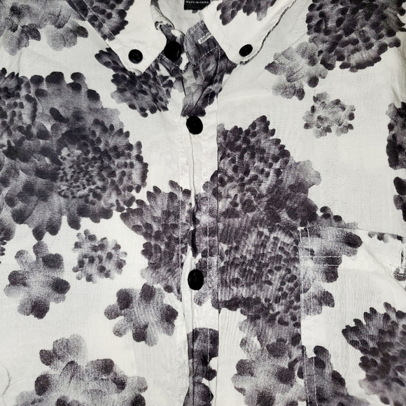 Men's floral button down - Picture 3 of 3